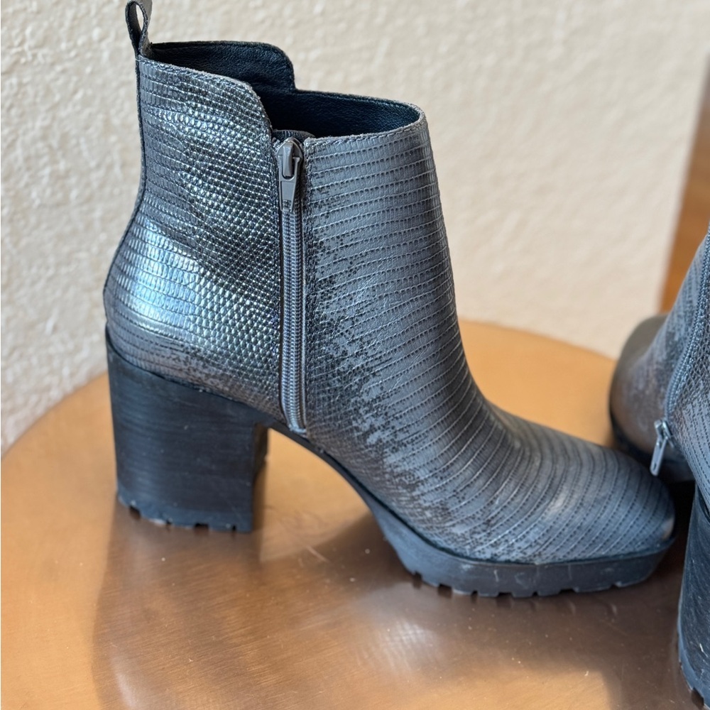 Lucky Brand Textured Gray Ankle Booties